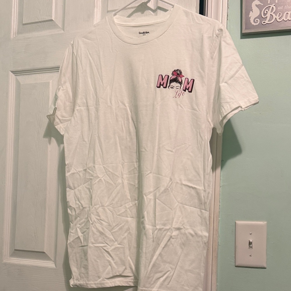🌹Target‎ White Cotton T-Shirt. Mom life. NWOT